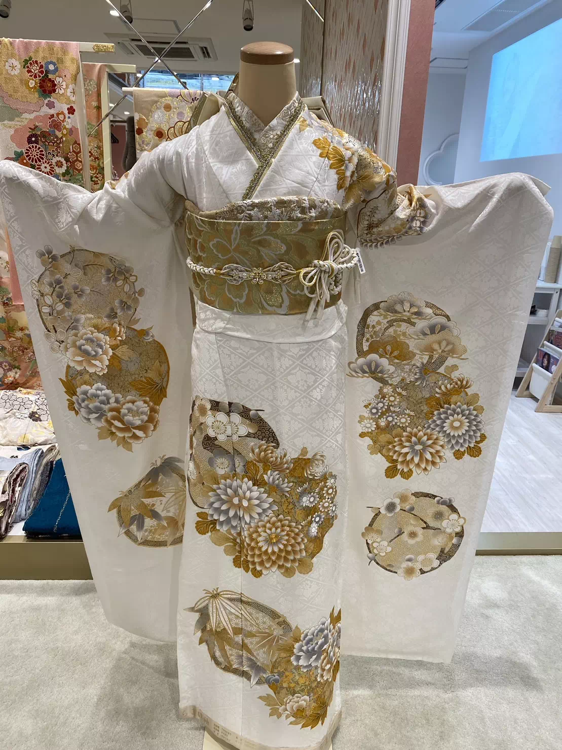 姫路　加古川　たつの　振袖レンタル　白色振袖