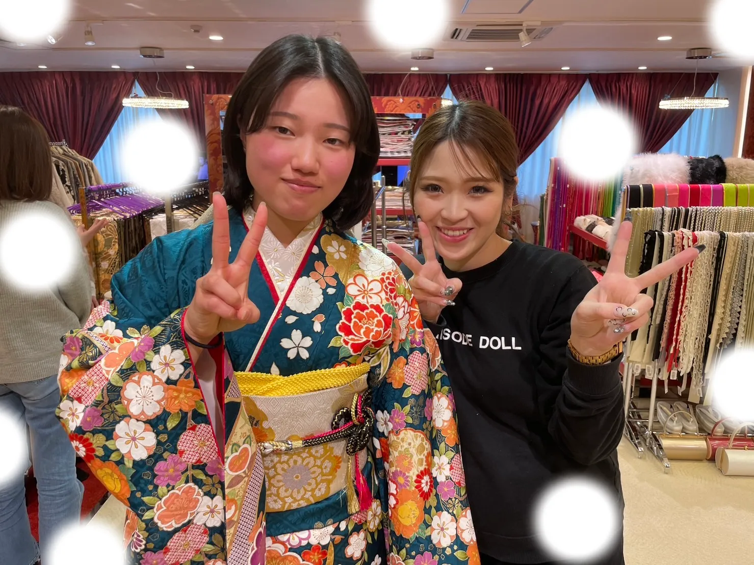 袴　振袖　レンタル　大阪　梅田　安い　かわいい　イマドキ　くすみカラー　レース　オシャレ　派手　被らない　個性的　シンプル　前撮り　ペット可