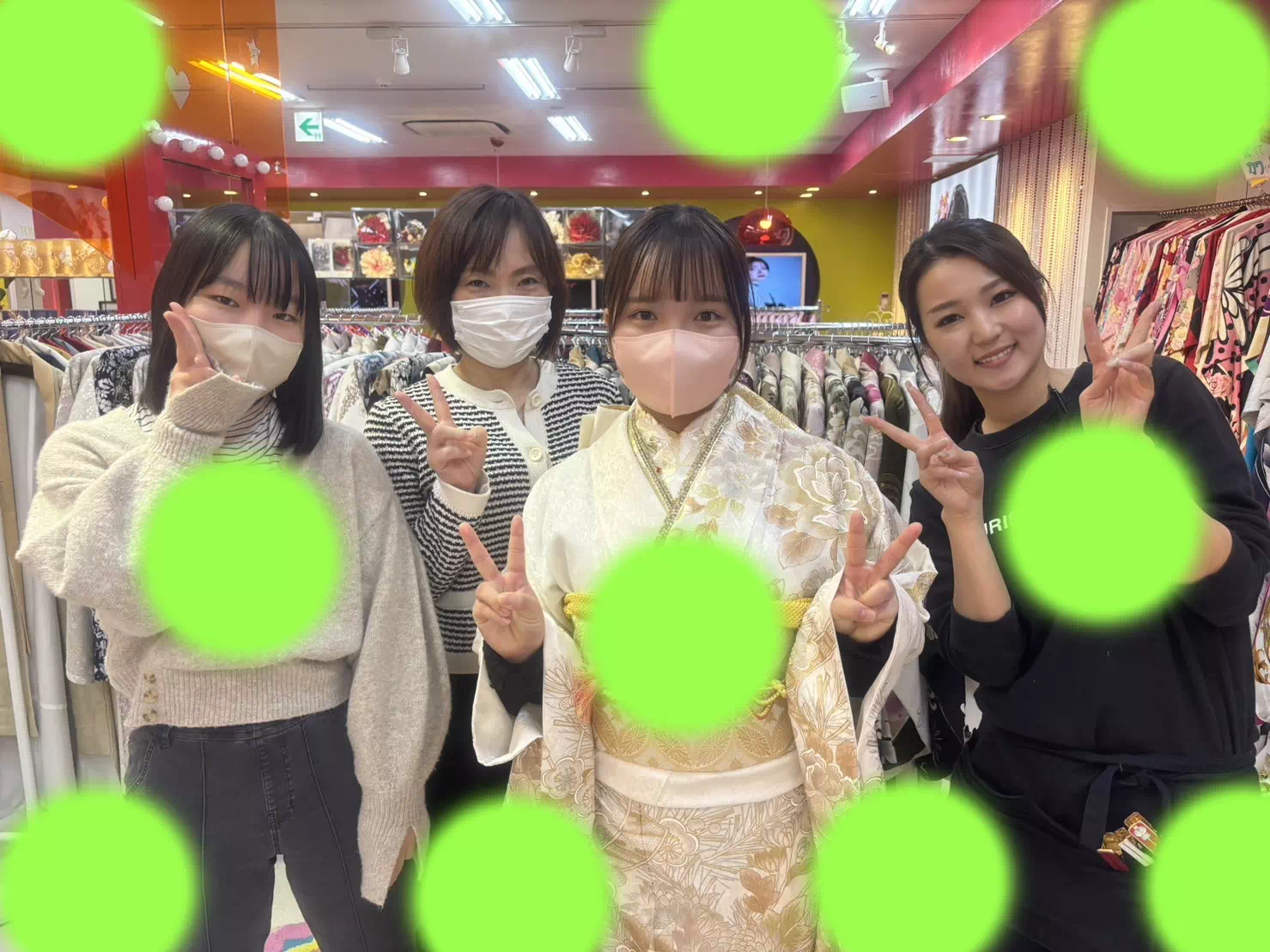 成人式　振袖レンタル　TAKAZEN神戸三宮店　かわいい　白　金　キラキラ