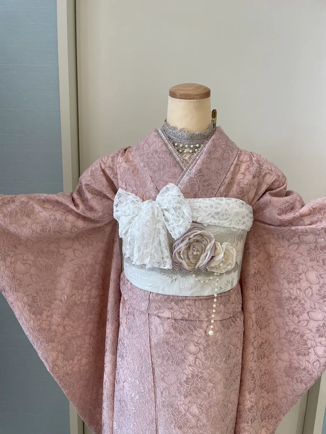 成人式　振袖レンタル　成人式振袖　ガーリー　カワイイ　オシャレ　イマドキ　くすみ　フリル　レース　リボン　総レース