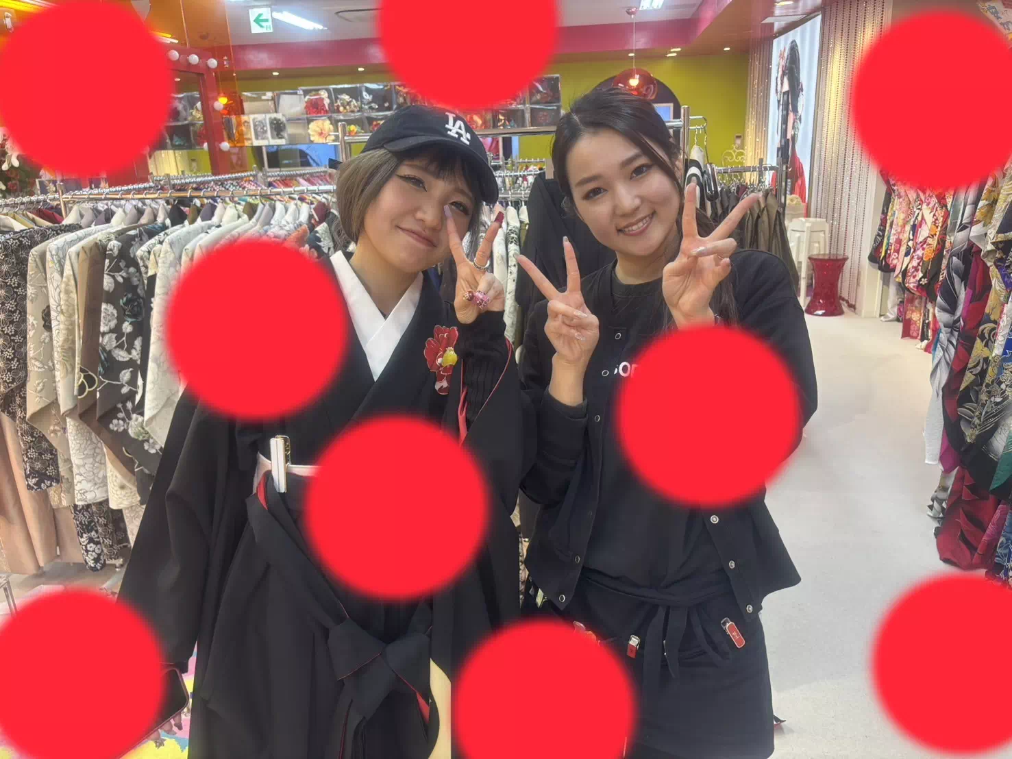 袴レンタル　卒業式　袴　かわいい　おしゃれ　レトロ　かっこいい　黒　流行り　　TAKAZEN神戸三宮店　