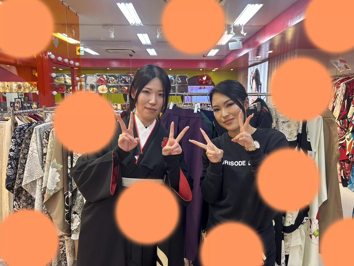 卒業式　袴レンタルTAKAZEN神戸三宮店　　レトロ　かっこいい　黒　赤