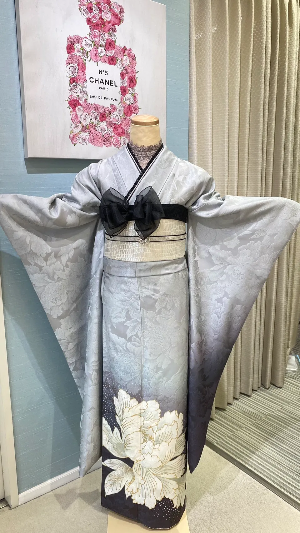 成人式　振袖レンタル　成人式振袖　水色　キラキラ　かわいい　ブラック　リボン