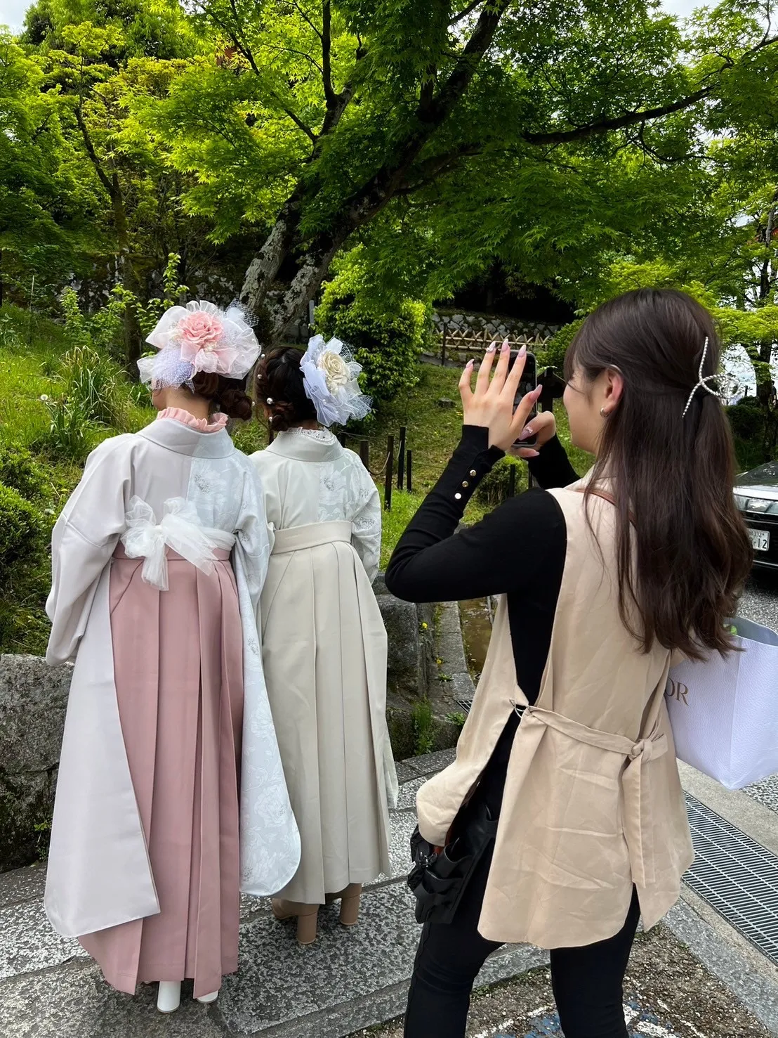 新作袴撮影　プレススタッフ　おしゃれな袴　ヘアアレンジ