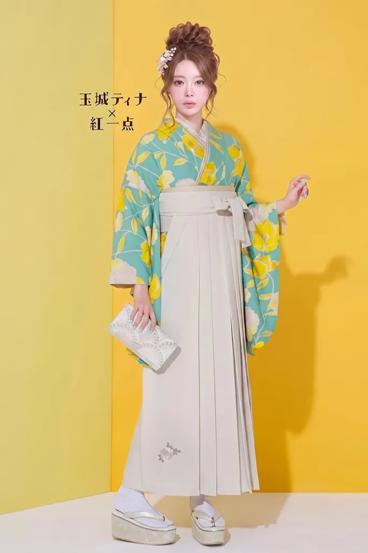 TAKAZENのレンタル袴 玉城ティナ×紅一点ブランド袴 レトロポップ 水色/黄色 花柄 明るい かわいい 人と被らない【通販可】R25058