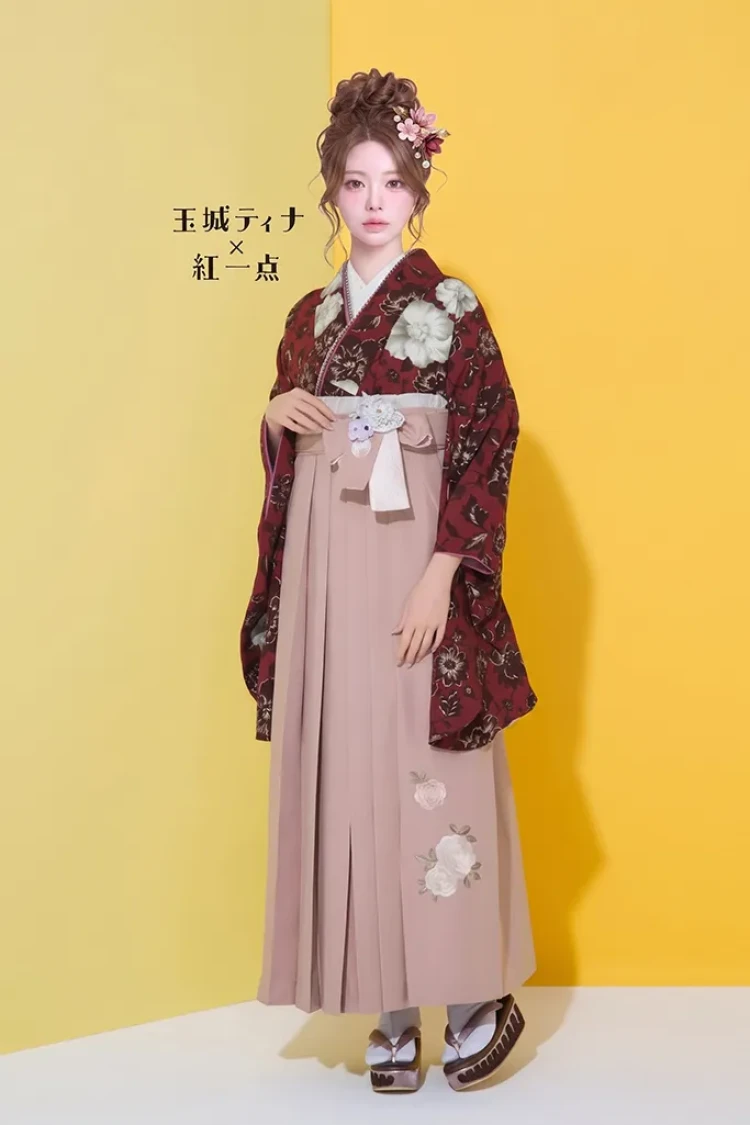 TAKAZENのレンタル袴 玉城ティナ×紅一点ブランド袴　レトロ　ワインレッド　バラ柄　地雷系　個性的　洋風　ラブリー【通販可】R25062