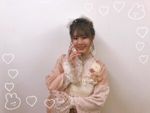 ヘップバーン“ミニョン”(かわいい)　ピンクベージュ　立体花　フレンチガーリー　おしゃれな　レースインナー/ブーツコーデ　香音ちゃん
