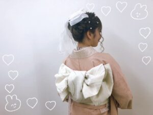 ヘップバーン“ミニョン”(かわいい)　ピンクベージュ　立体花　フレンチガーリー　おしゃれな　レースインナー/ブーツコーデ　香音ちゃん