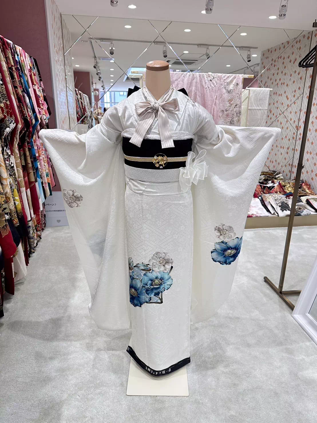 TAKAZEN姫路店　姫路市　成人式　卒業式　袴　振袖　イマドキ振袖　加古川市　高砂市　前撮り　玉城ティナ　アンティーク調　シンプル　紅一点　
