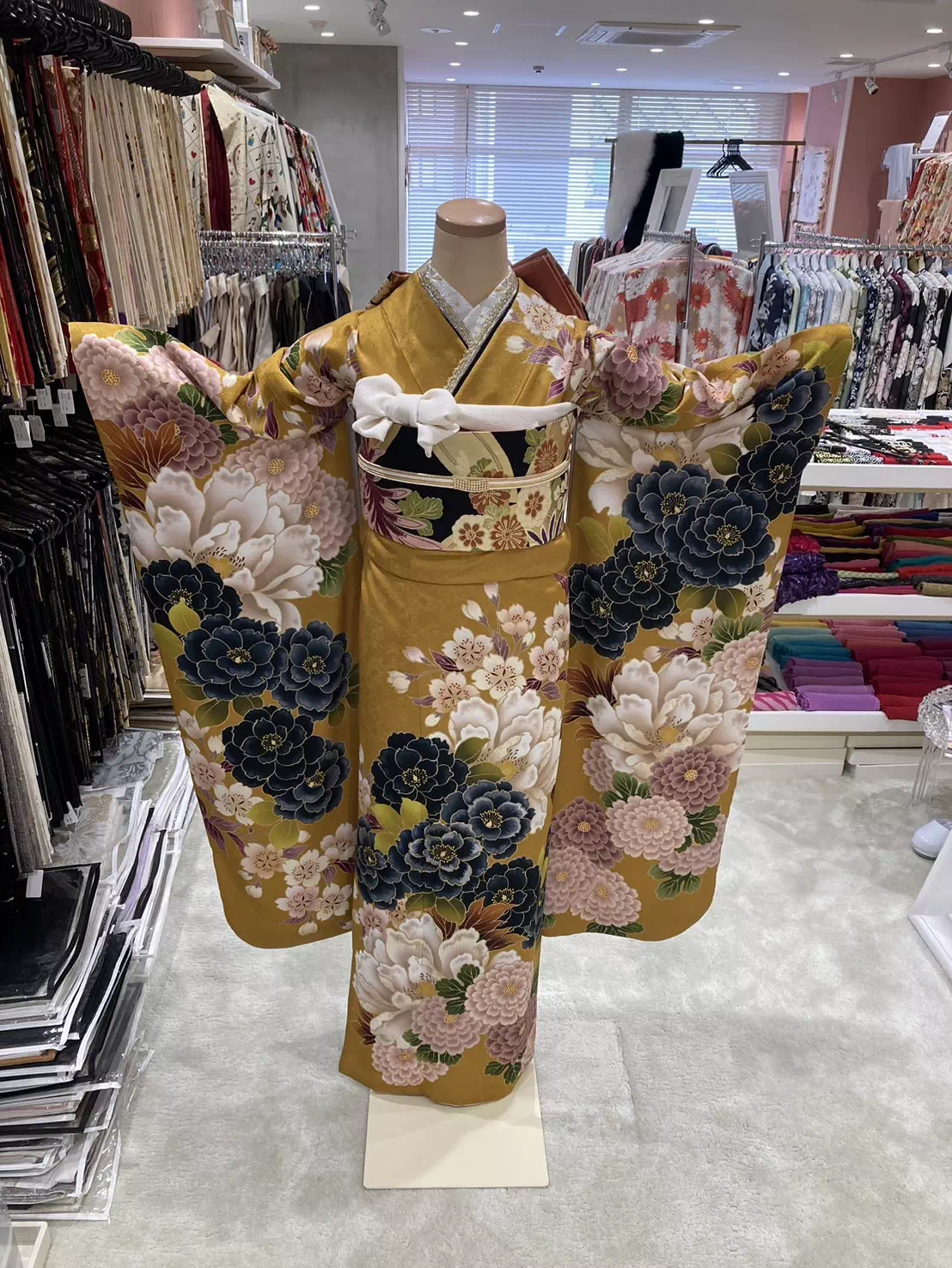 TAKAZEN姫路店　姫路市　成人式　卒業式　袴　振袖　イマドキ振袖　香音　ヴィンテージ　からし色　