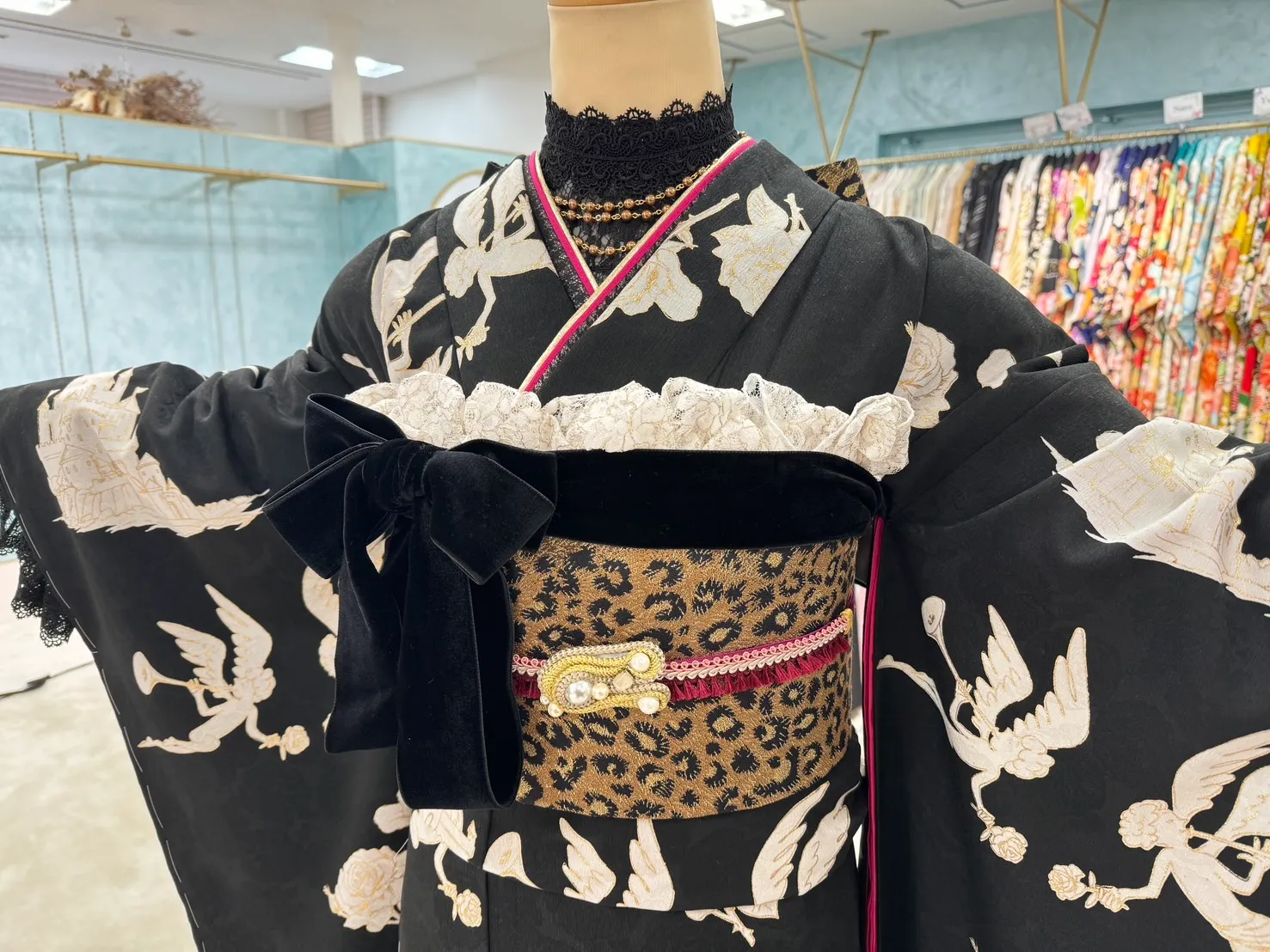 大阪　難波　天王寺　心斎橋　成人式　振袖レンタル　成人式振袖　天使柄　シンプル　オシャレ　黒金　オシャレ　被らない