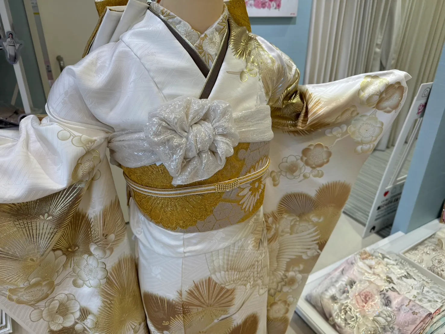 成人式　振袖レンタル　成人式振袖　粋古典　かっこいい　白金　上品