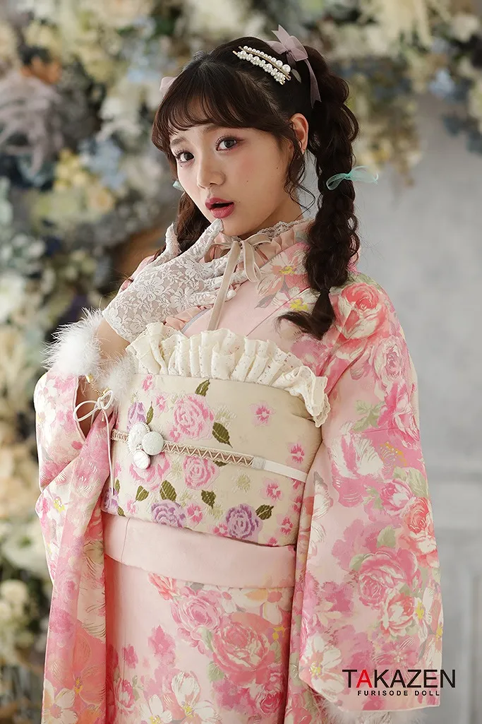 なんば　心斎橋　天王寺　キュートガーリー　ピンク/淡い色　薔薇柄　リズリサ振袖　ゆめかわいい　おしゃれ