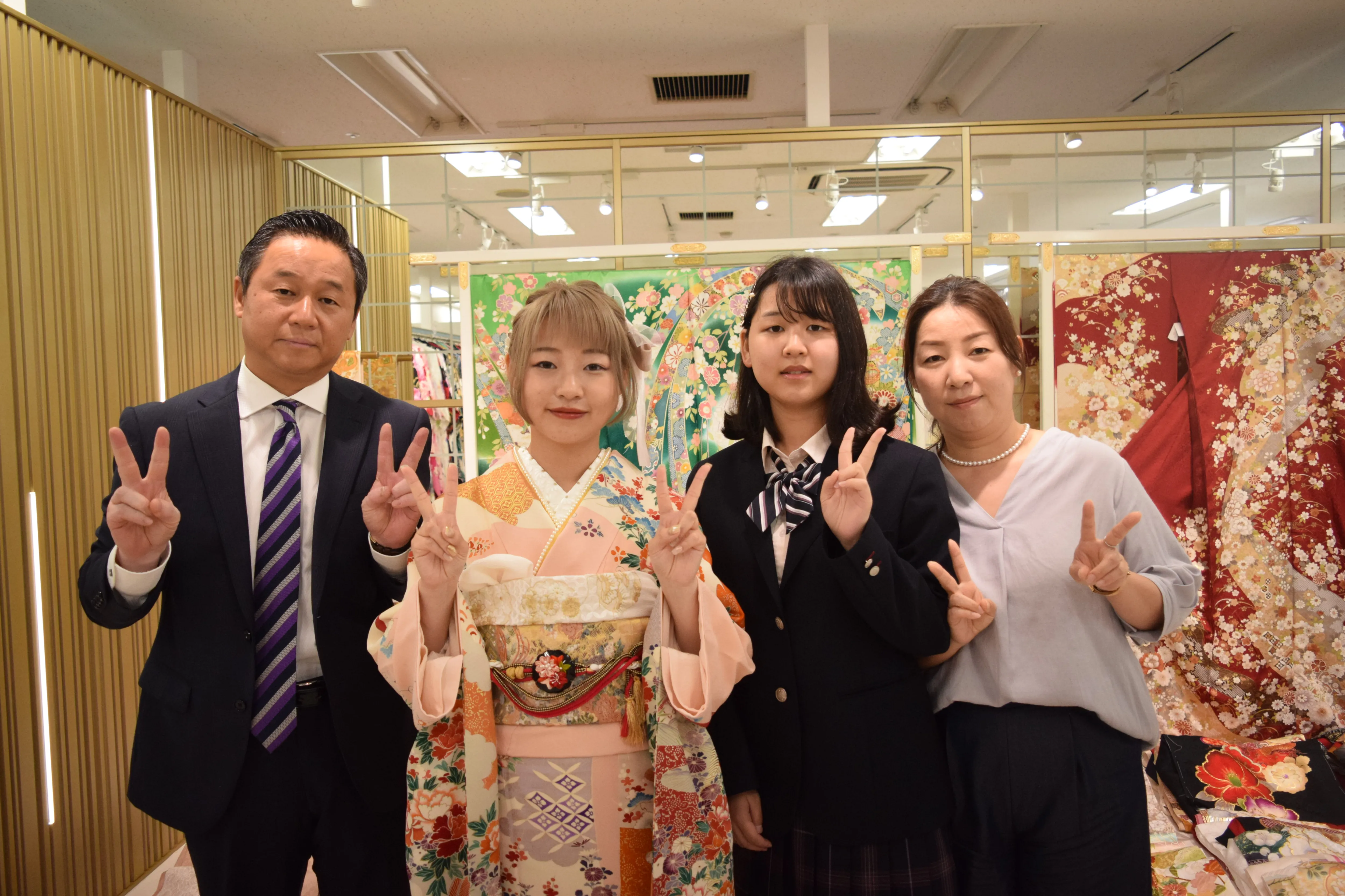 前撮り　振袖　撮影会正統派古典　ピンク　古典柄振袖　可愛い　伝統的