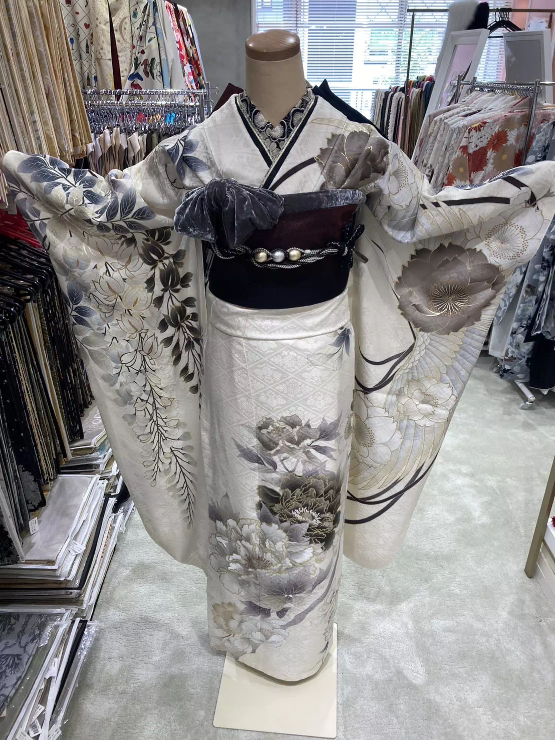 TAKAZEN姫路店　姫路市　成人式　卒業式　袴　振袖　イマドキ振袖　香音　くすみ　エレガント　大人っぽい　