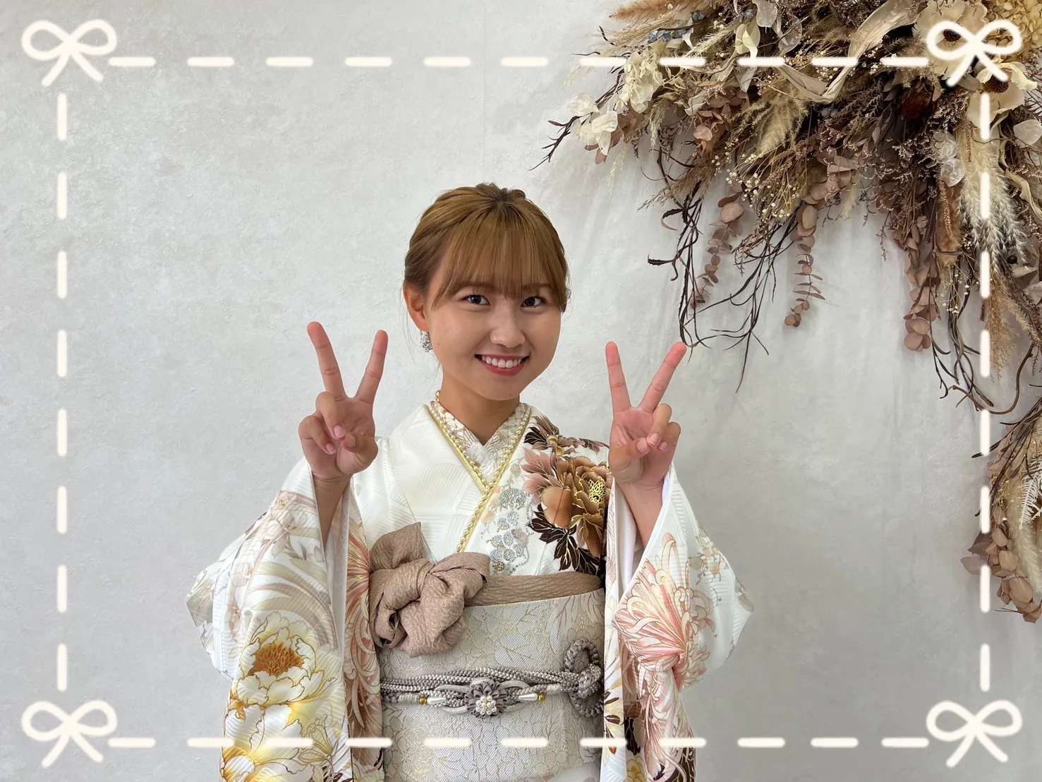 振袖　レンタル　橿原　前撮り　吉木千沙都　白/ブラウン/くすみカラー　牡丹柄　お洒落　スワロフスキー