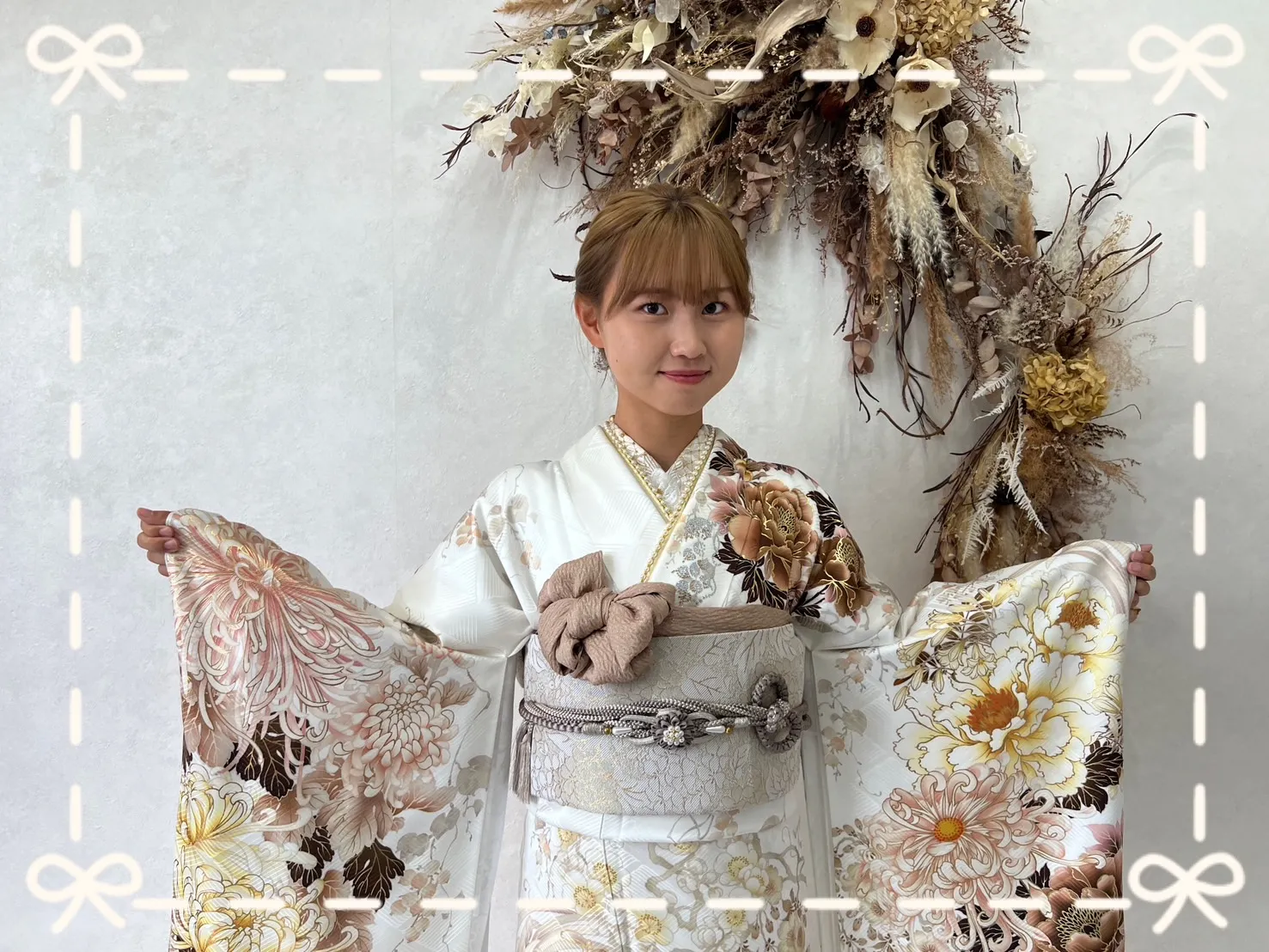 振袖　レンタル　橿原　前撮り　吉木千沙都　白/ブラウン/くすみカラー　牡丹柄　お洒落　スワロフスキー