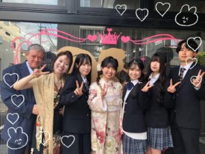 成人式　振袖　前撮り撮影会　くすみカラーガーリー　白/ピンク/淡色　椿柄　かわいい　リボン小物コーデ　トレンド　香音ちゃん