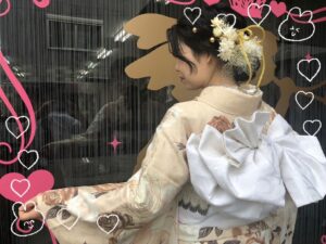 成人式　振袖　前撮り撮影会　ヘップバーン　ベージュ/淡色/くすみ　エレガント　お洒落　バラ柄/リボン柄　スワロフスキー付き　ヒールコーデ　かわいい