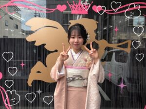 成人式　振袖　前撮り撮影会　ヘップバーン“ミニョン”(かわいい)　ピンクベージュ　立体花　フレンチガーリー　おしゃれな　レースインナー/ブーツコーデ　香音ちゃん