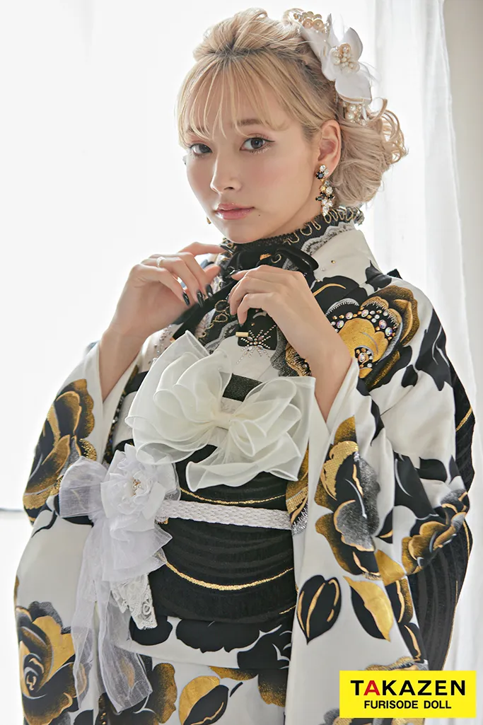 【TAKAZEN橿原店】17日♡TAKAZENオリジナルのヘップバーンのお振袖をりな店長がコーディネートしてみた♡