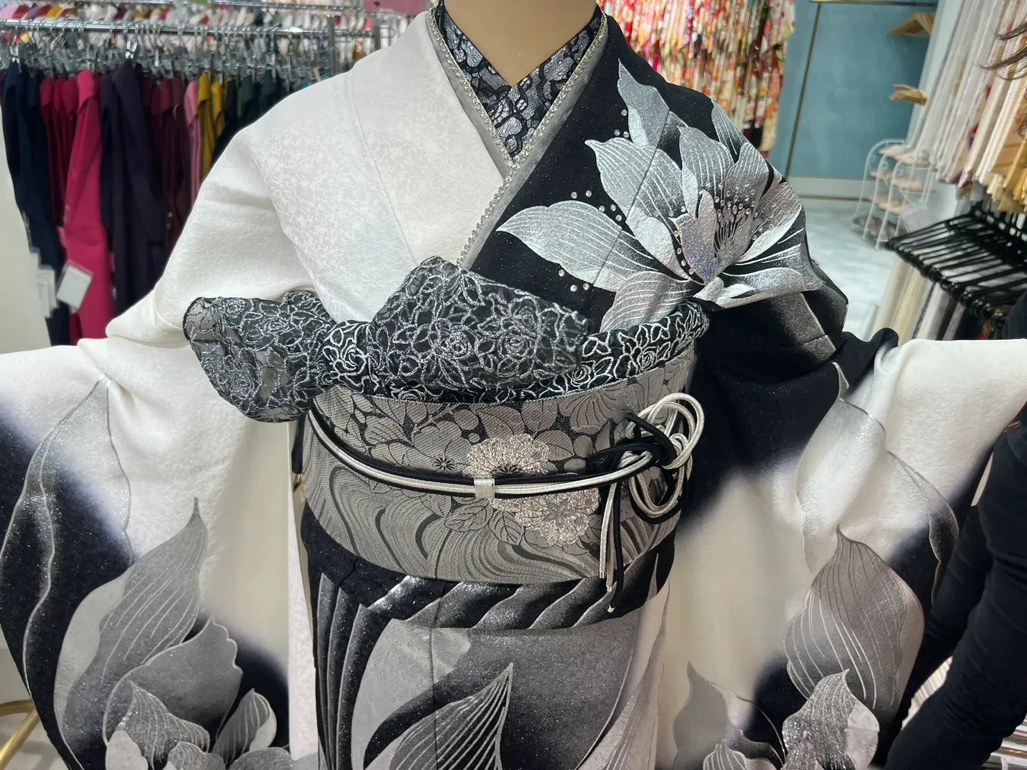 成人式　振袖レンタル　なんば　大阪　心斎橋　天王寺　人気　キラキラ　かっこいい　シルバー