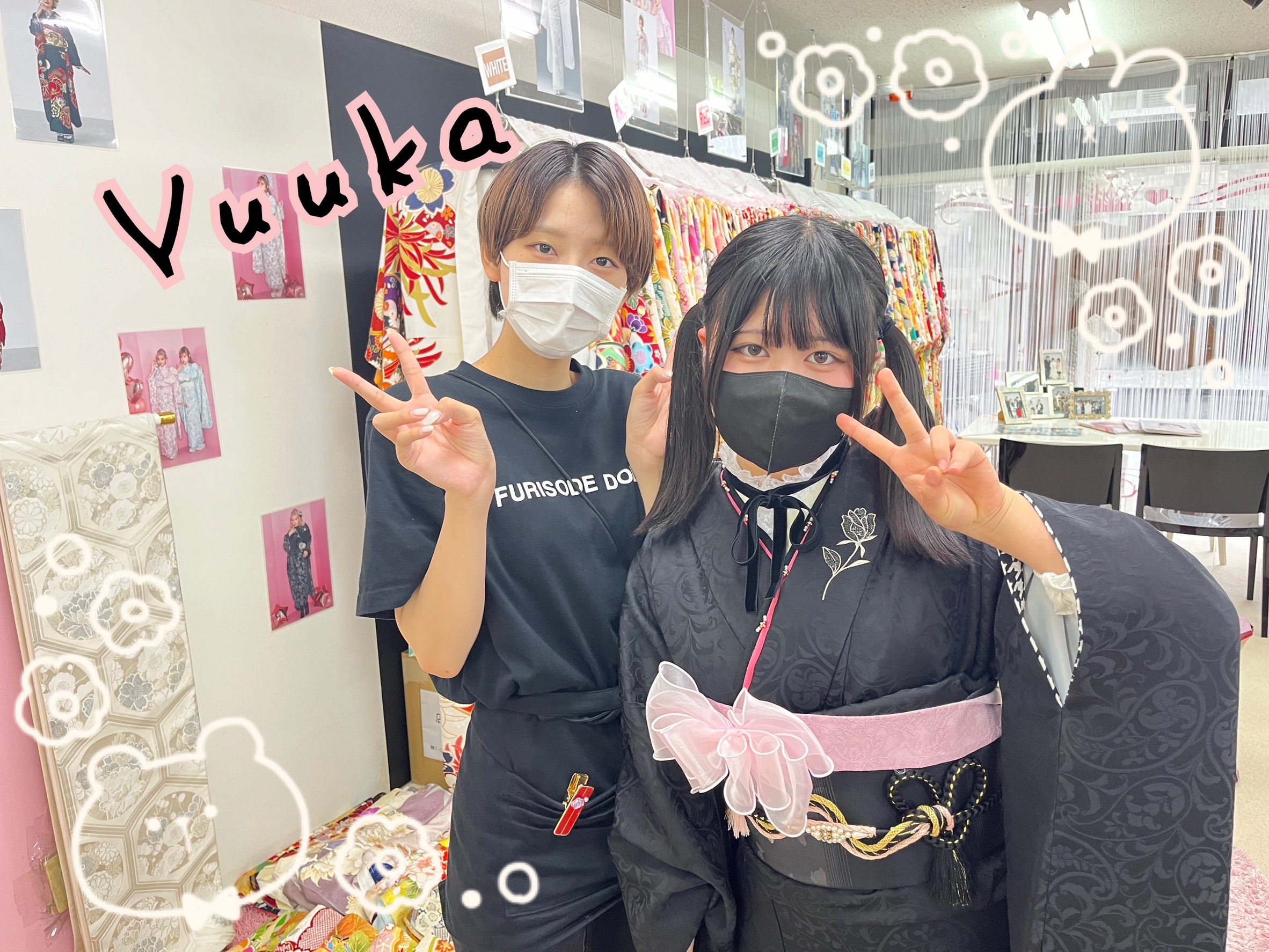 振袖　レンタル　奈良　振袖安い　　ヴィンテージスタイル　ブラック/黒ベース　ワンポイント刺繍　人と被らない　シンプル振袖　おしゃれな着こなし　レースインナー/ブーツスタイル