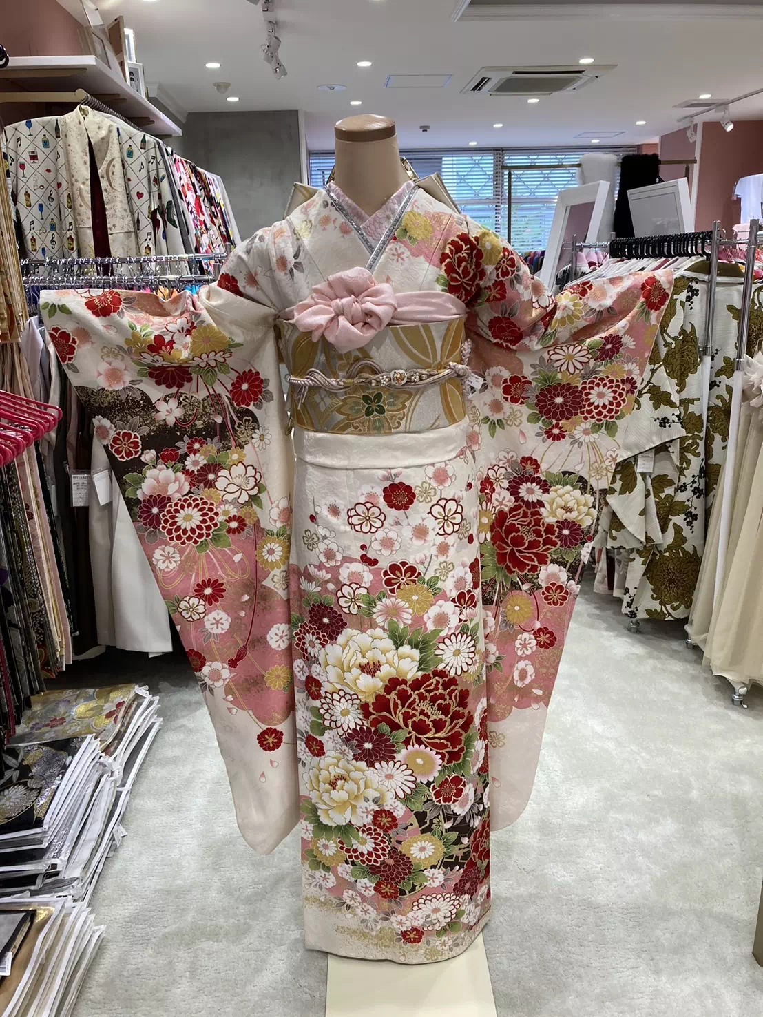 TAKAZEN姫路店　加古川市　高砂市　人気振袖　振袖レンタル　姫路市　成人式　卒業式　袴　振袖　イマドキ振袖　香音　正統派古典　ピンク　カワイイ　