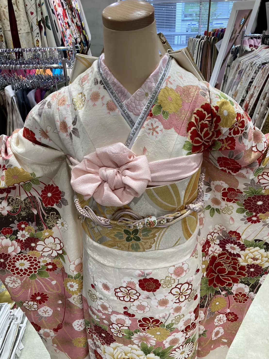 TAKAZEN姫路店　加古川市　高砂市　人気振袖　振袖レンタル　姫路市　成人式　卒業式　袴　振袖　イマドキ振袖　香音　
