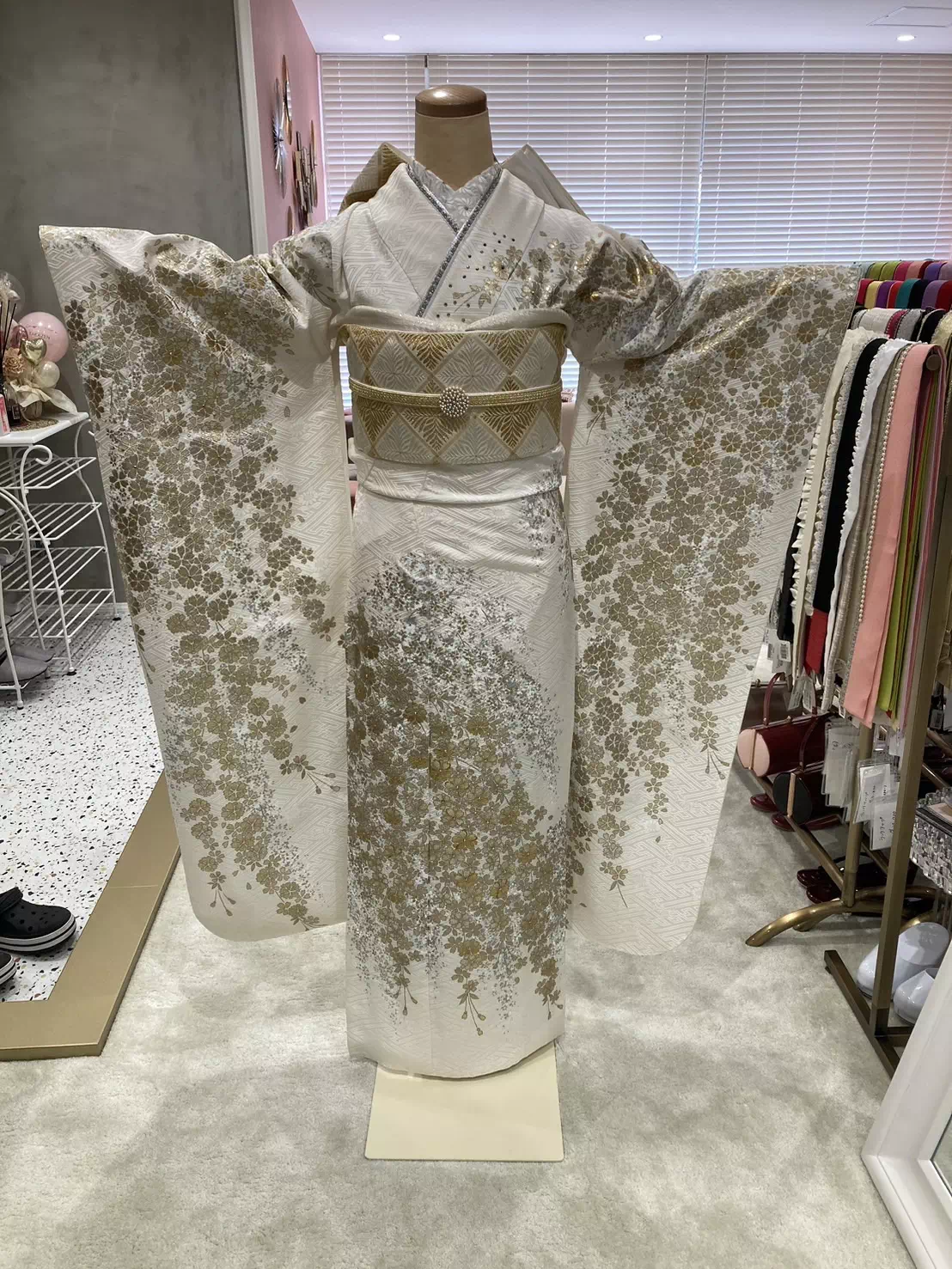 TAKAZEN姫路店　姫路市　成人式　卒業式　袴　振袖　イマドキ振袖　香音　関芳　スワロフスキー　キラキラ　上品　