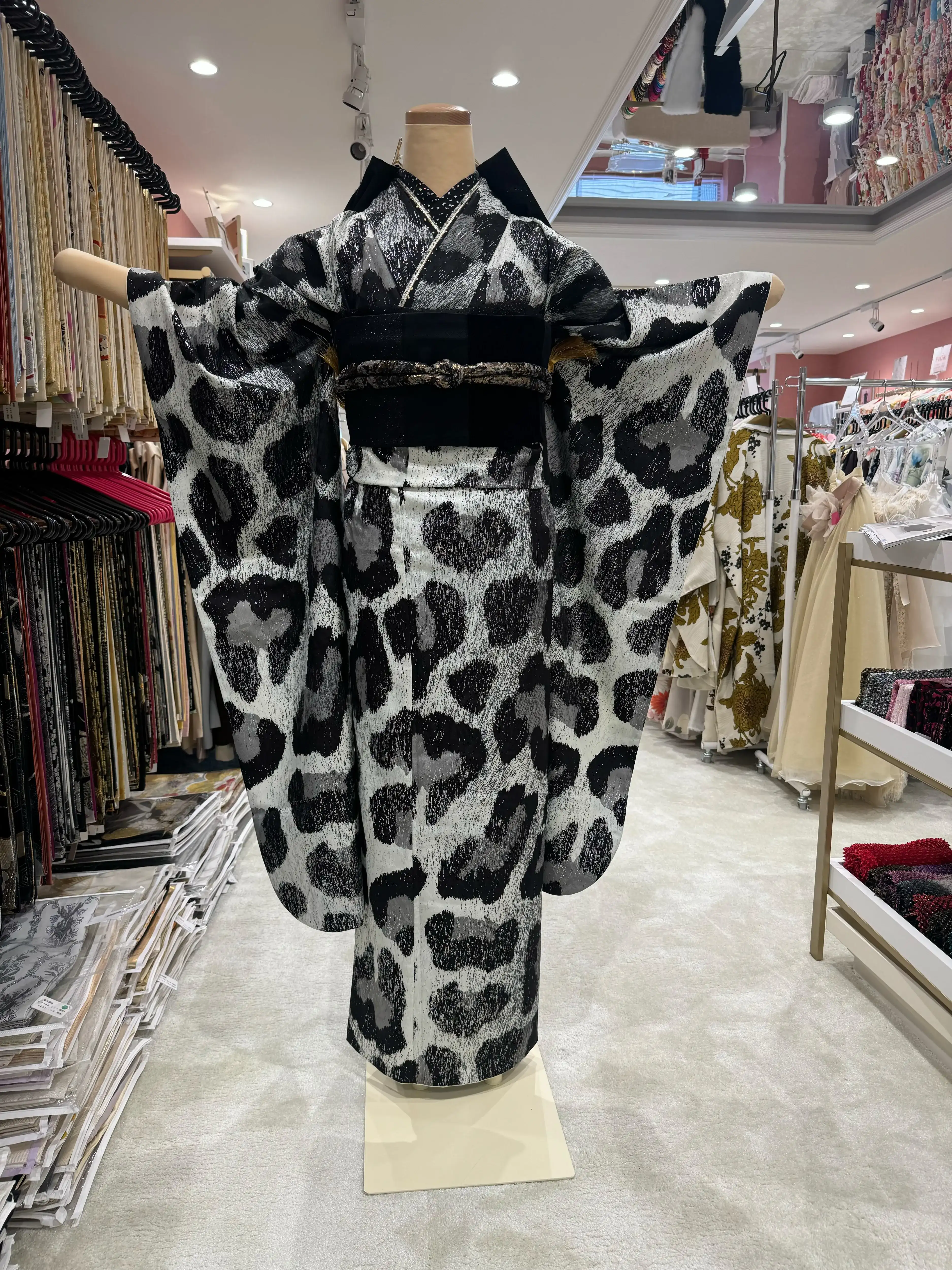 TAKAZEN姫路店　ヒョウ柄振袖姫路市　成人式　卒業式　袴　振袖　イマドキ振袖　香音　