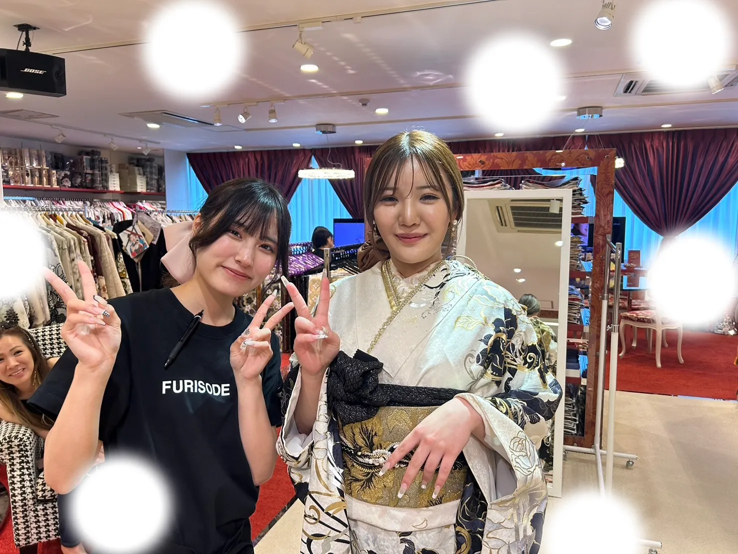 振袖レンタル　成人式　大阪　前撮り　キラキラ　モード　バラ　かっこいい　モノトーン