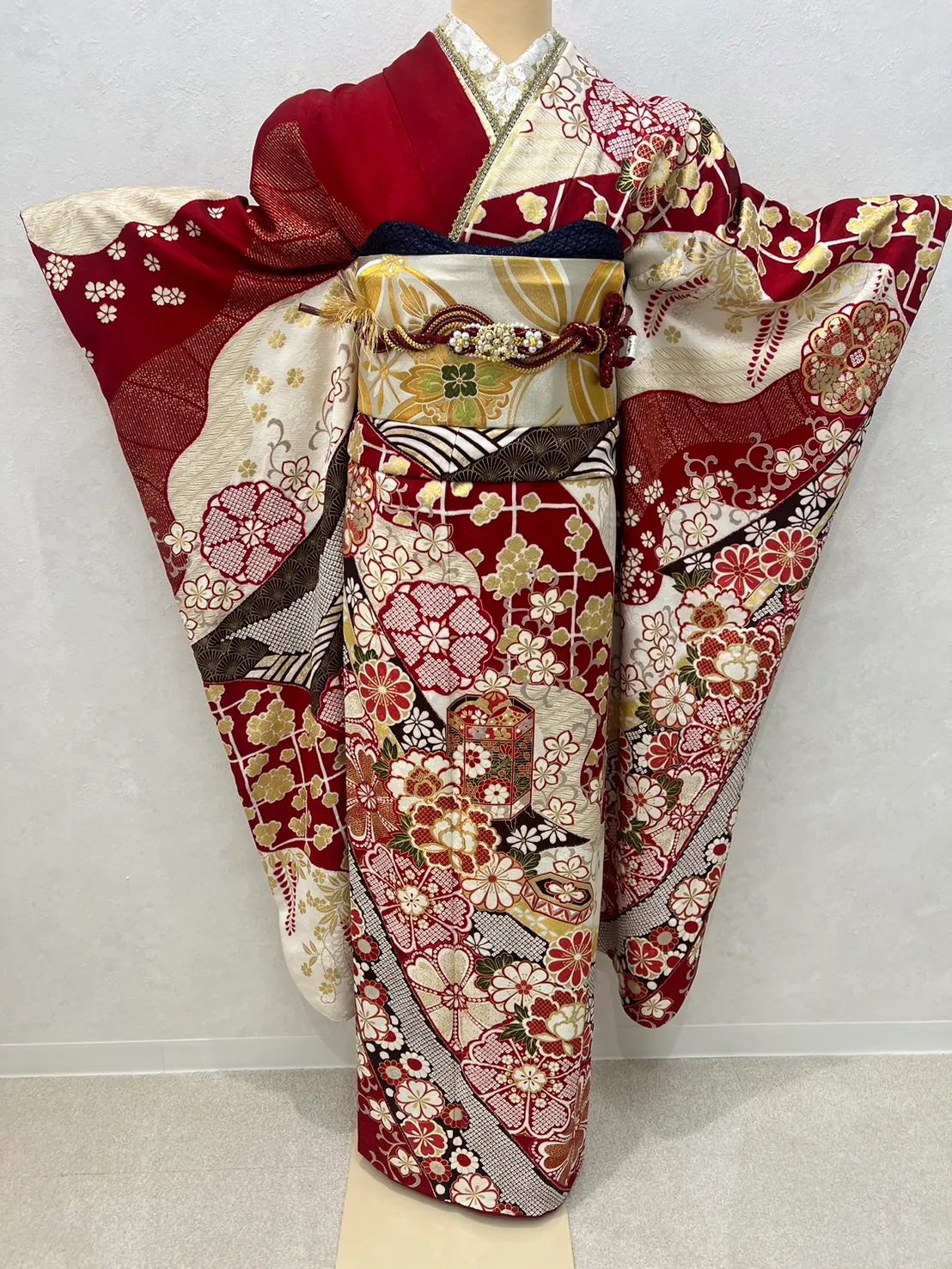 振袖レンタル　奈良　橿原　かわいい　おしゃれ　個性派　かわいい　かっこいい　くすみ　イマドキ　