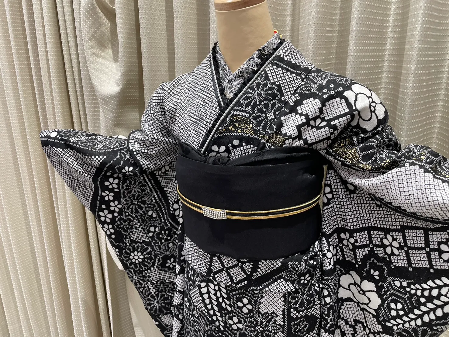 振袖　レンタル　黒白　モノトーン　可愛い