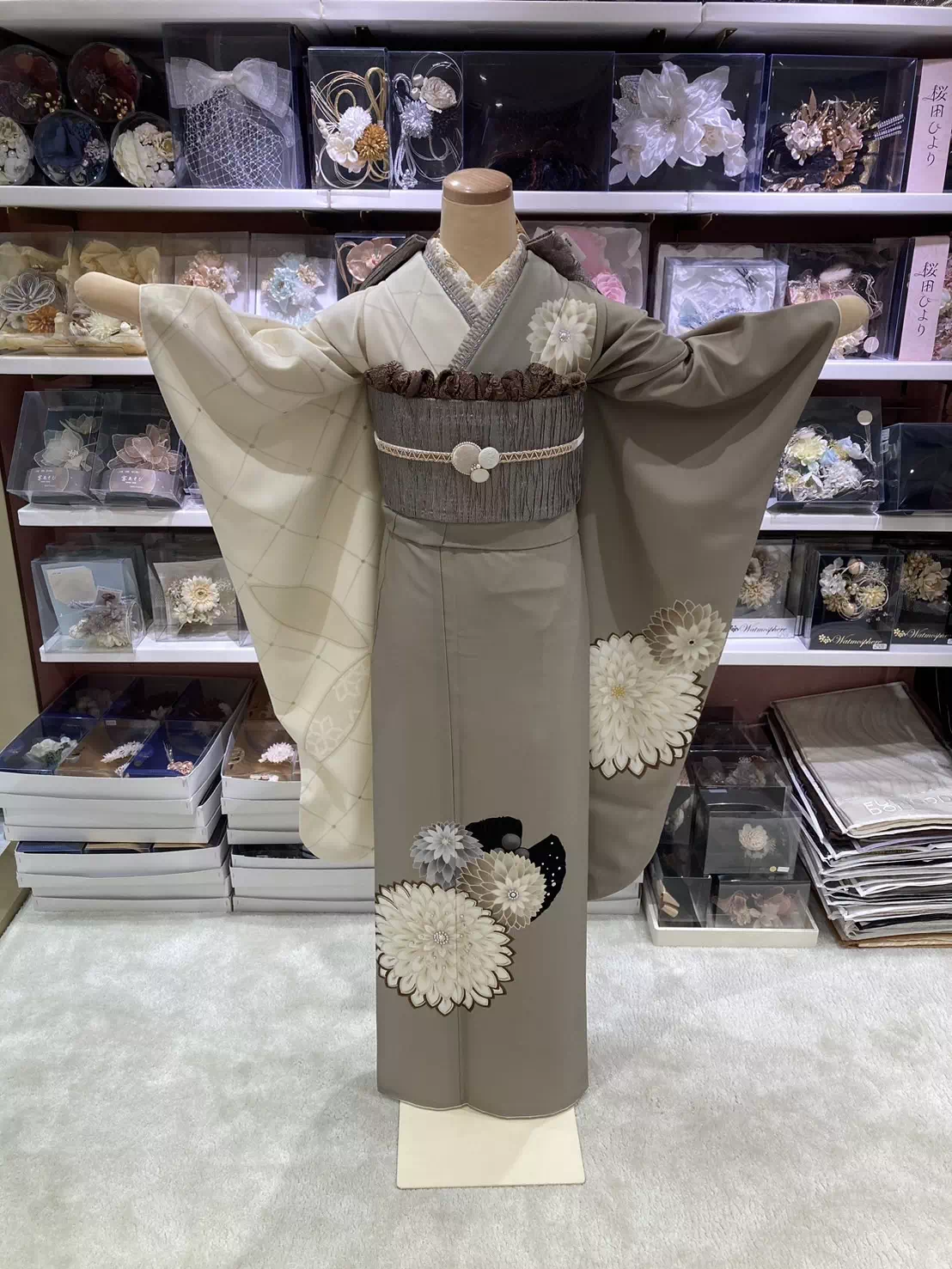TAKAZEN姫路店　加古川市　高砂市　人気振袖　振袖レンタル　姫路市　成人式　卒業式　袴　振袖　イマドキ振袖　香音　レトロ　くすみカラー　