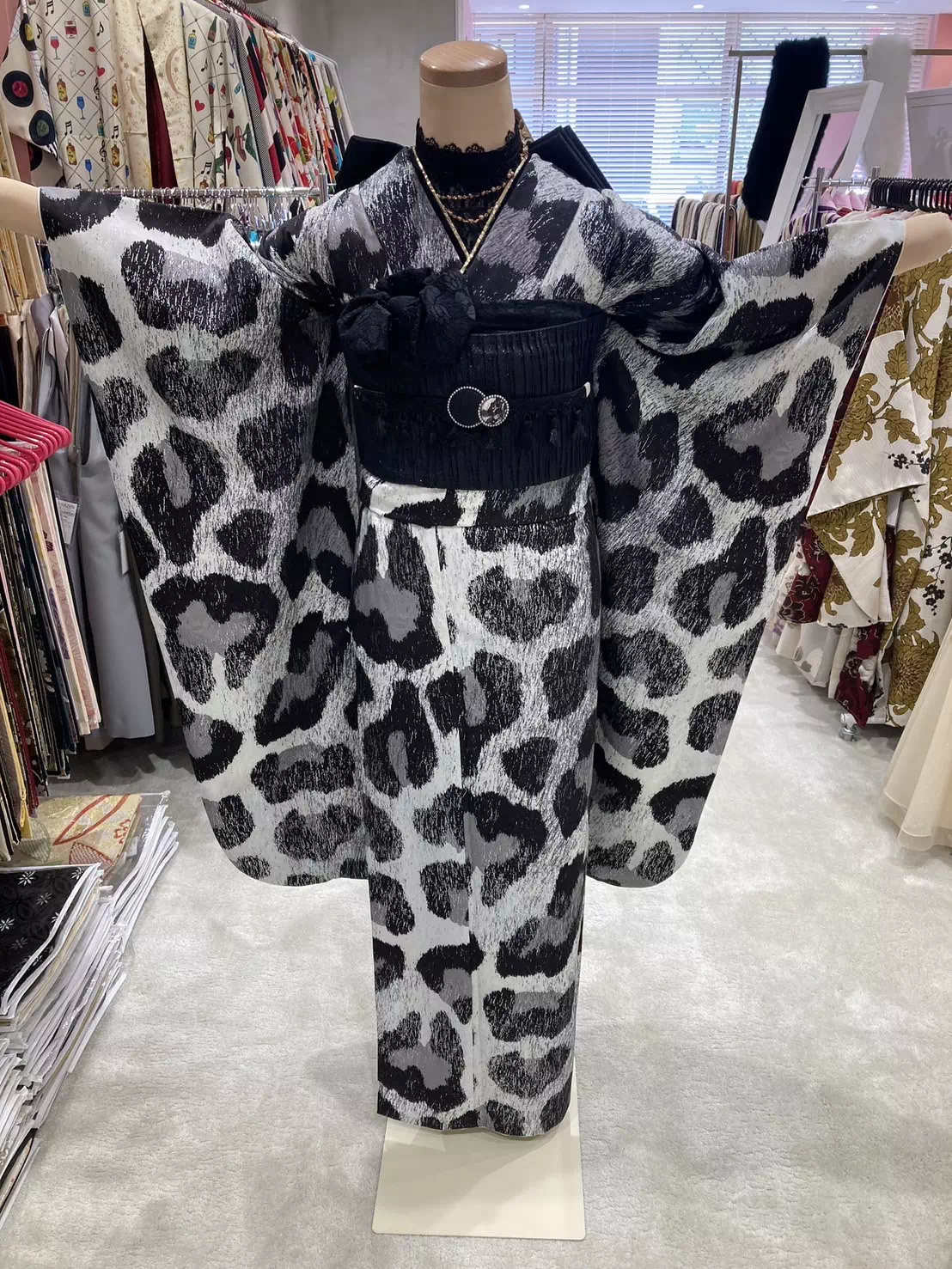 TAKAZEN姫路店　加古川市　高砂市　人気振袖　振袖レンタル　姫路市　成人式　卒業式　袴　振袖　イマドキ振袖　香音　