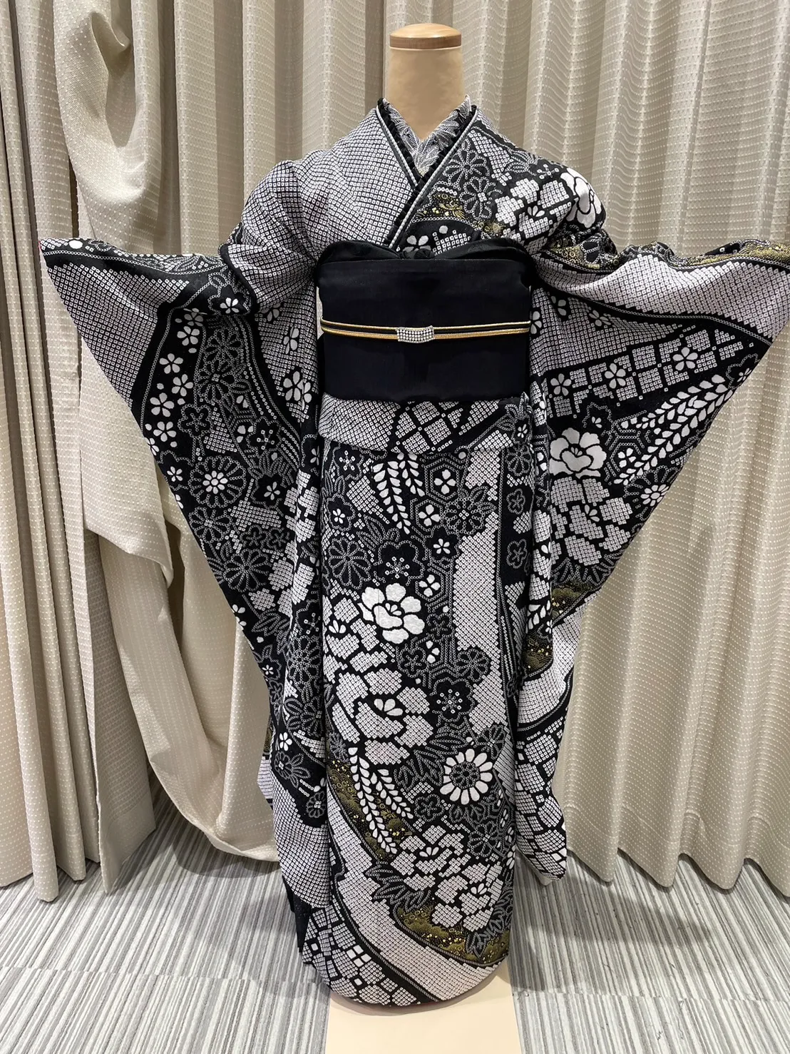 振袖　レンタル　黒白　モノトーン　可愛い