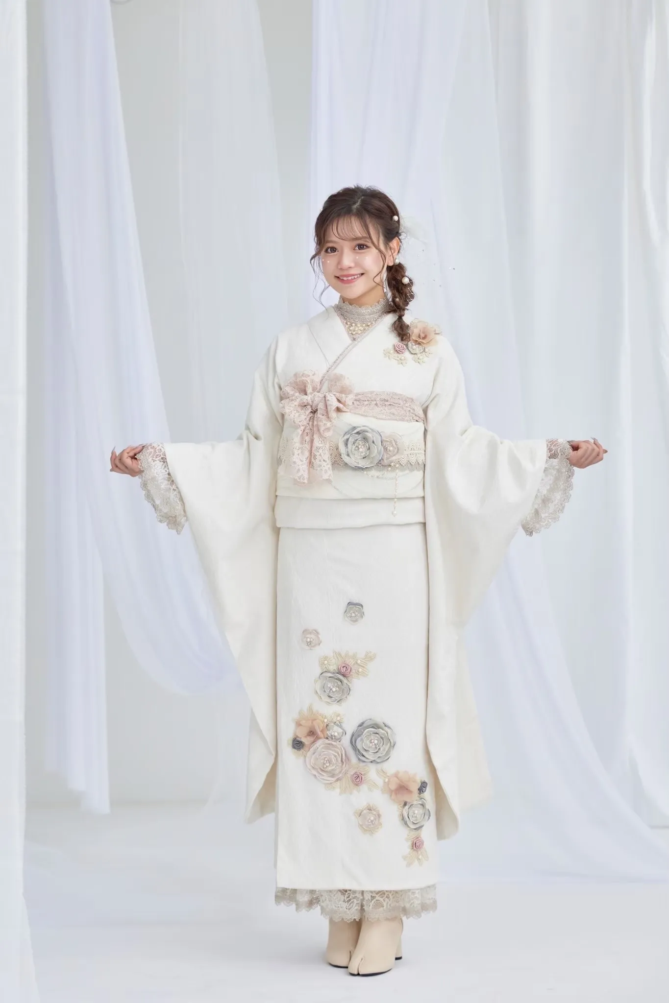 振袖　レンタル　奈良　振袖安い　ヘップバーンミニョン　白/ホワイト　立体花付き　ジャガード生地　フレンチガーリー　レースインナーコーデ　足袋ブーツ
