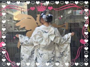 成人式　振袖　前撮り撮影会　奈良　ヘップバーンシャネルカラー　白/ゴールド　バラ/リボン柄　スワロフスキー　おしゃれな　ドレッシー　カメリア柄帯　ブリッジマン遊七