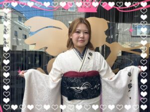 成人式　振袖　前撮り撮影会　奈良　ヴィンテージスタイル　ホワイト/白ベース　ワンポイント刺繍　誰とも被らない　個性的　おしゃれ振袖　シンプル　ブーツコーデ/レースインナー
