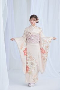 振袖　レンタル　奈良　くすみカラー古典　サーモンピンク/淡い色　ユリ柄　シンプル　すっきり　かわいい　レース小物