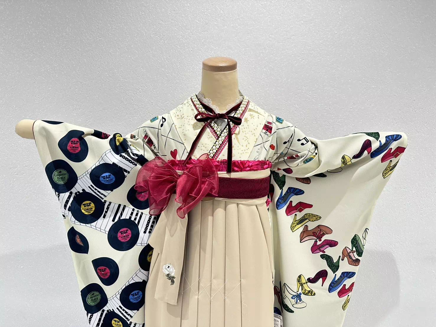 TAKAZEN姫路店　加古川市　高砂市　人気振袖　振袖レンタル　姫路市　成人式　卒業式　袴　音符柄　個性的　振袖　イマドキ振袖　袴　