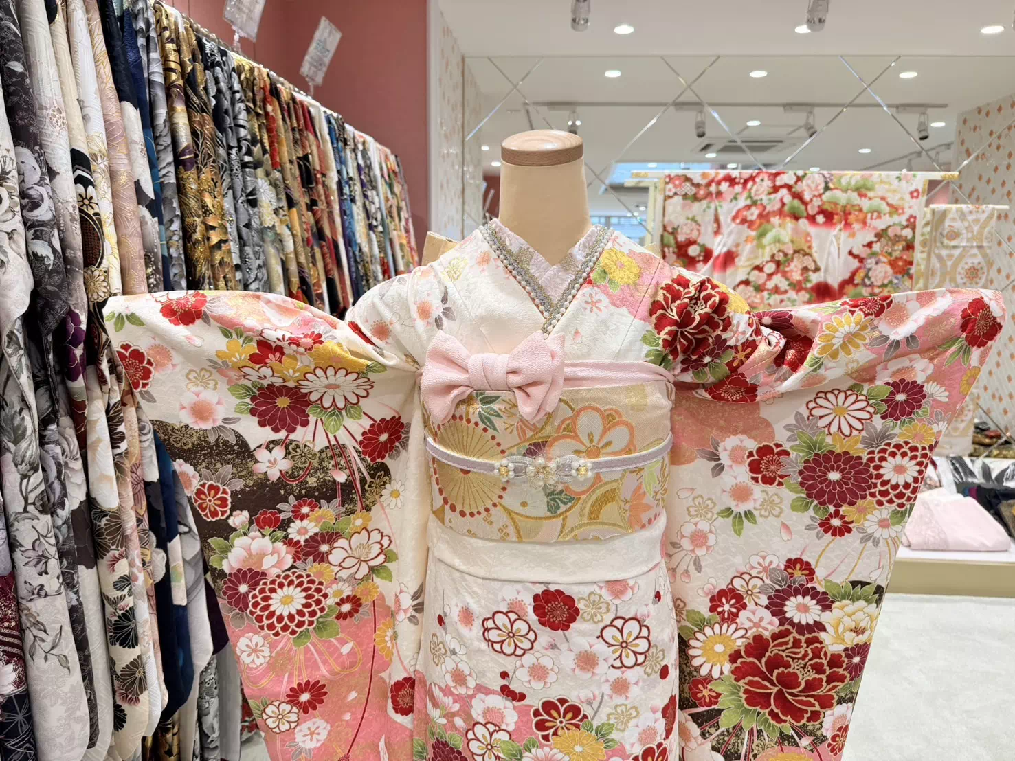 TAKAZEN姫路店　姫路市　成人式　卒業式　袴　振袖　イマドキ振袖　　白　金　粋古典　カッコイイ　綺麗　シンプル