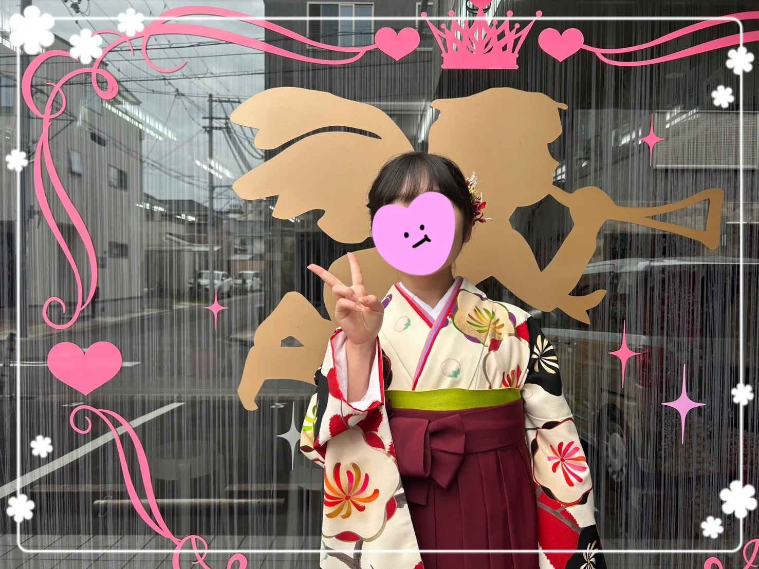 袴　前撮り撮影会　可愛い　おしゃれ　玉城ティナ×紅一点ブランド袴　白/赤/黒　椿柄　個性的　可愛い　レトロ　