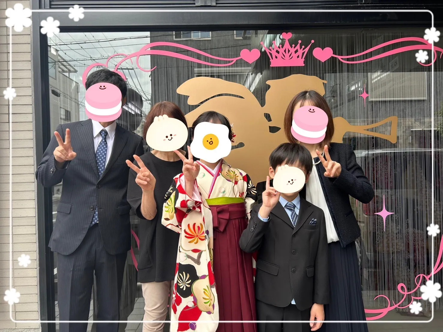 袴　前撮り撮影会　可愛い　おしゃれ　玉城ティナ×紅一点ブランド袴　白/赤/黒　椿柄　個性的　可愛い　レトロ　