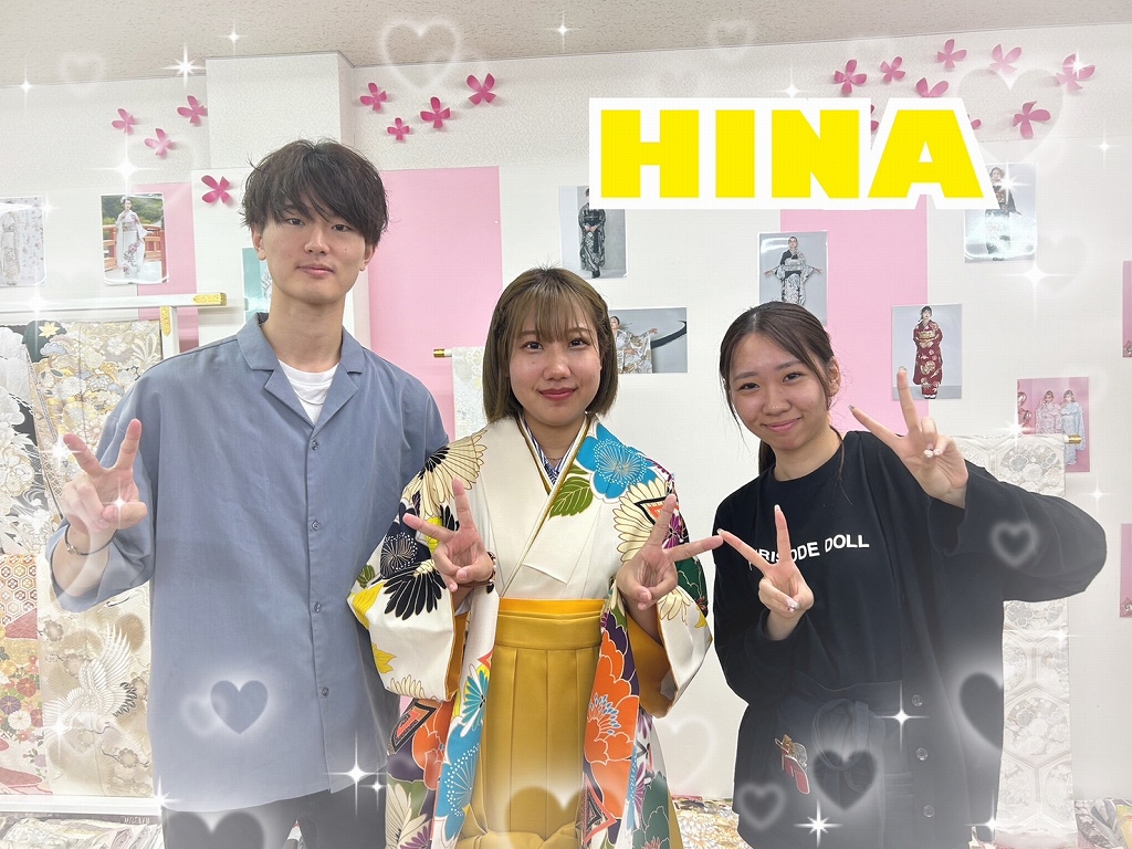 袴　前撮り撮影会　可愛い　おしゃれ　藤田ニコル(ニコるん)　白/クリーム/オレンジ　牡丹柄　個性的　おしゃれ　レトロポップ
