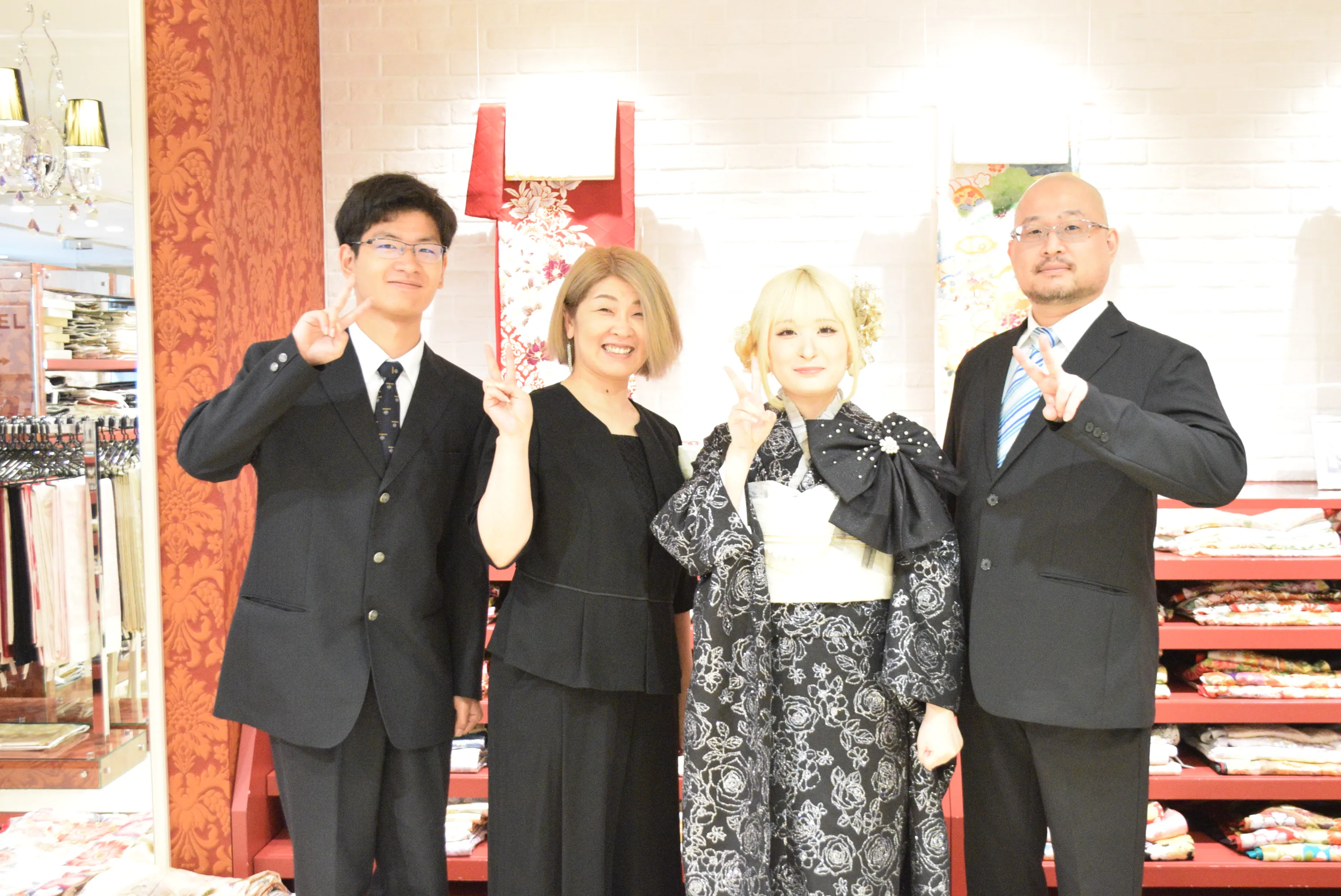 成人式　前撮り　梅田　ヘップバーン　シュシュ　キラキラ　グリッター　黒
