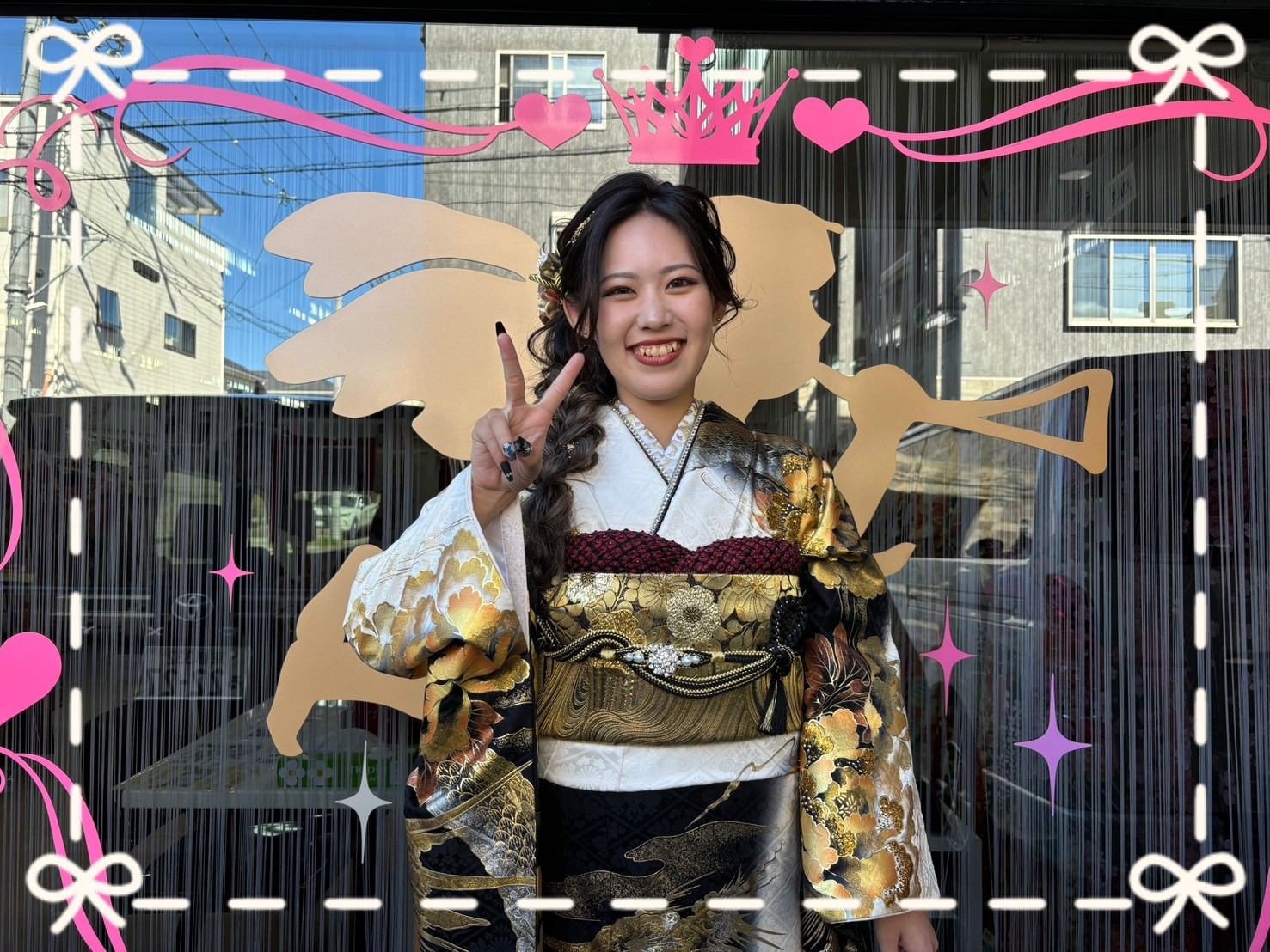 振袖　レンタル　奈良　帯　可愛い　アレンジ　華やか　綺麗　ジャパンモード　白/黒/ゴールド(金色)　本物龍柄　一番目立つ　渋い振袖　かっこいい　極妻風　キラキラスワロフスキー付き　中村りおん
