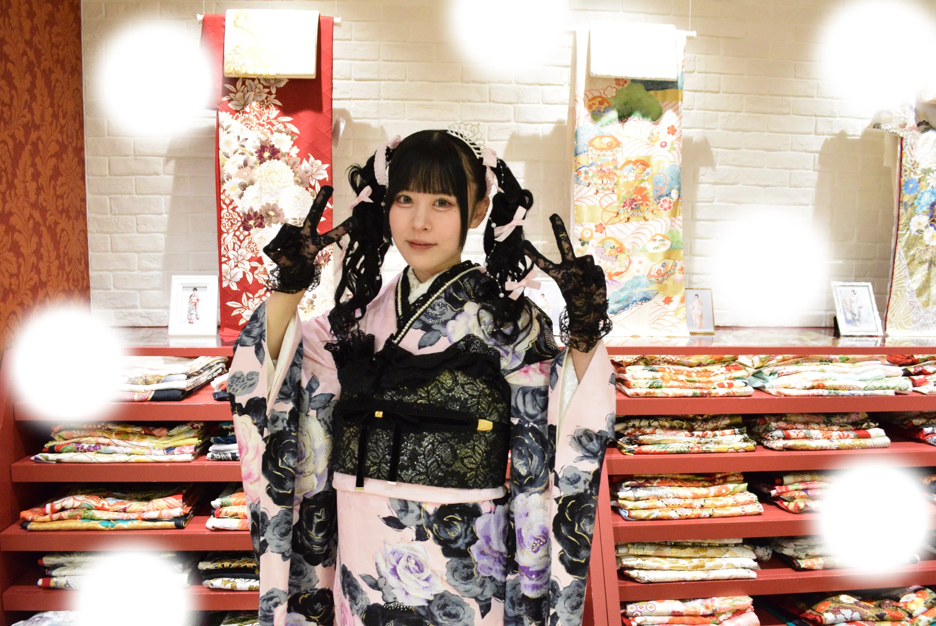 成人式　前撮り　梅田　ヘップバーン　バラ柄　黒　個性的　可愛い