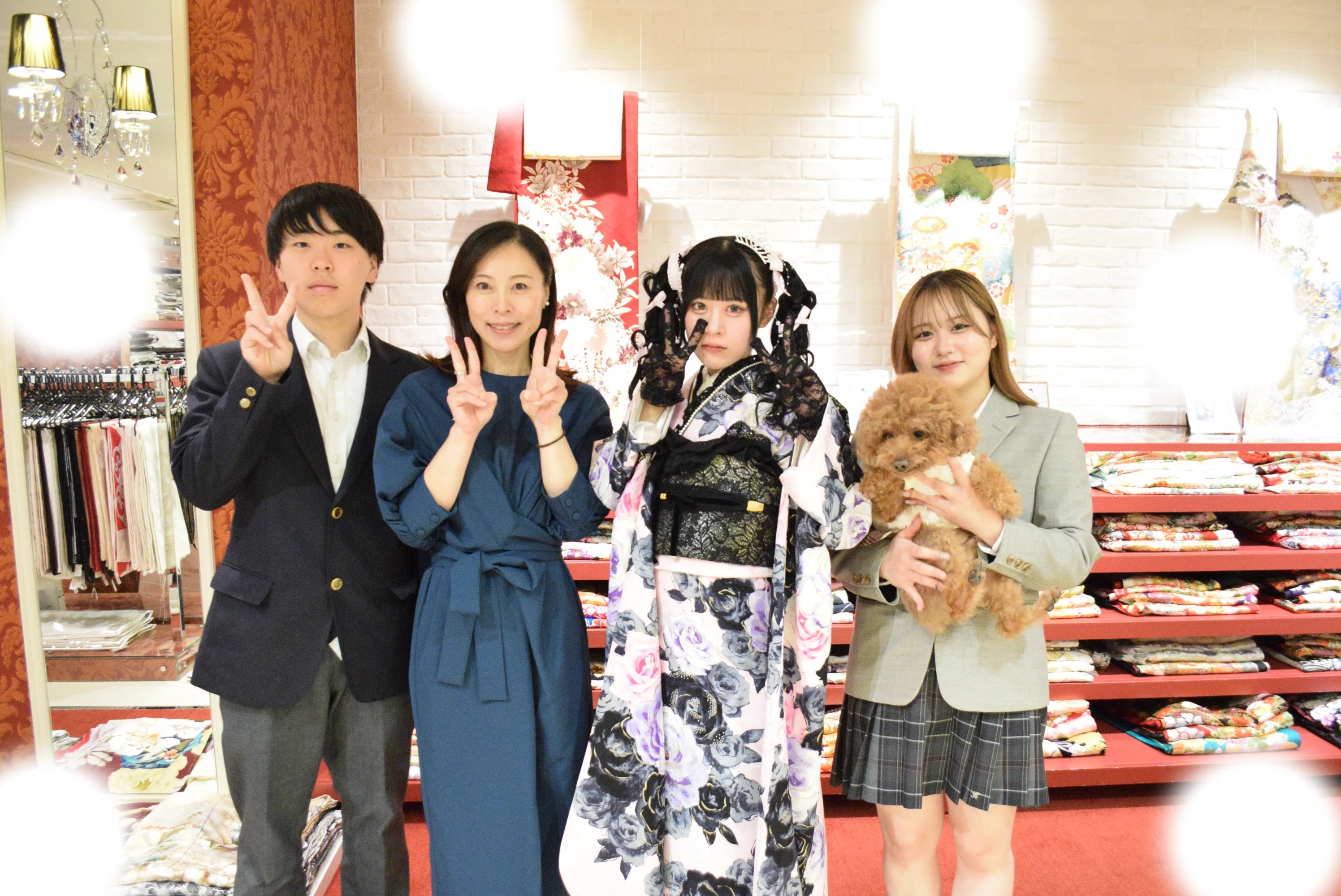 成人式　前撮り　梅田　ヘップバーン　バラ柄　黒　個性的　可愛い